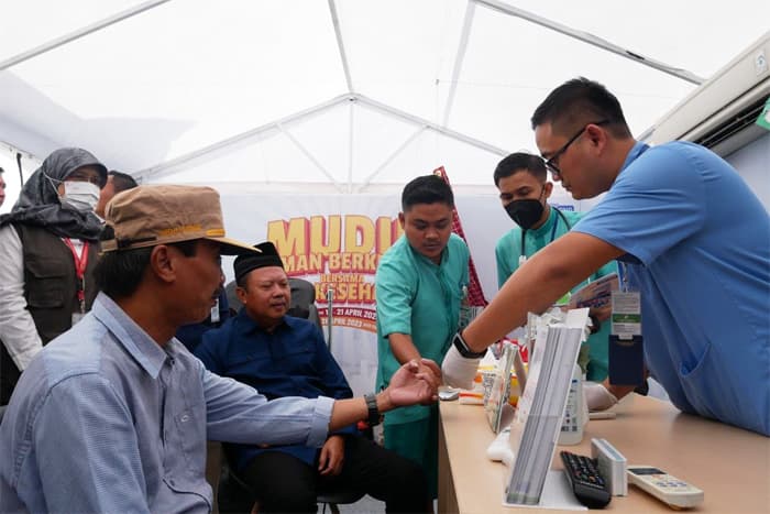 Kemenkes Catat Kasus Hipertensi Banyak Ditemukan di Pos Kesehatan Mudik Idul Fitri - Image