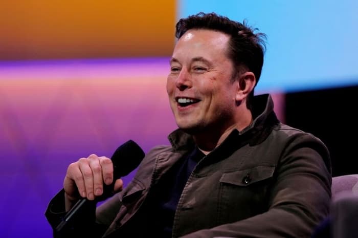 Elon Musk selaku pemilik dari Tesla, Space x dan Twitter masih dinobatkan sebagai orang terkaya di dunia. (Reuters/Mike Blake) - Image