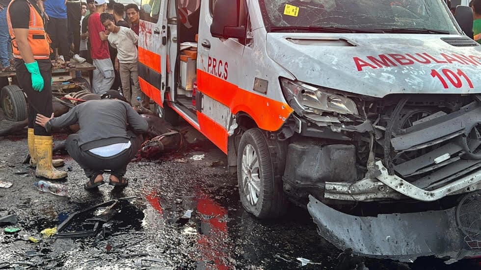 Serangan Israel menghantam ambulans di kompleks medis Al Shifa. - Image