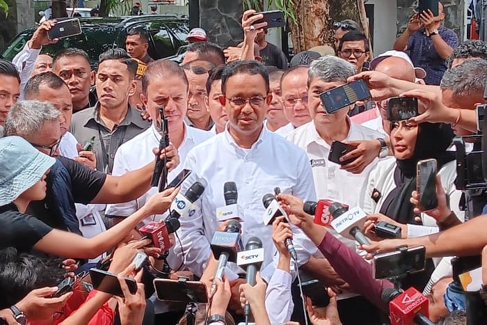 nies Baswedan dan Muhaimin Iskandar melakukan pemantauan hasil quick count Pilpres 2024 di Markas Pemenangan Timnas AMIN. (Royyan) - Image