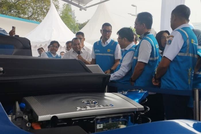 PT PLN (Persero) meresmikan stasiun pengisian hidrogen atau hydrogen refueling station (HRS) pertama di Indonesia, Rabu (21/2). - Image