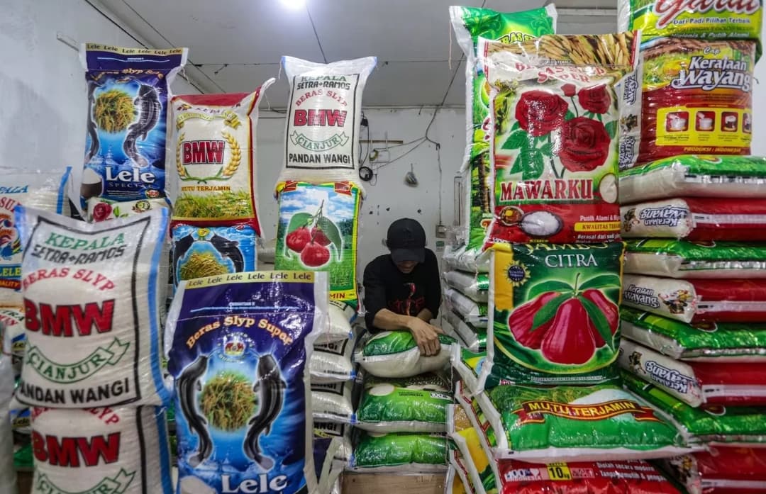 Pelaku Usaha Akui Ada Oknum Penggilingan Mengoplos beras Premium dengan Medium, Polisi  Polisi Periksa 25 Pemilik Merek Beras - Image