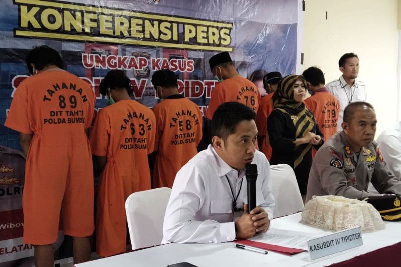 Konfrensi pers kasus penyelundupan batubara di Mapolda Sumsel,di Palembang, Senin (18/3/2024) (ANTARA/ M IMAM PRAMANA) - Image