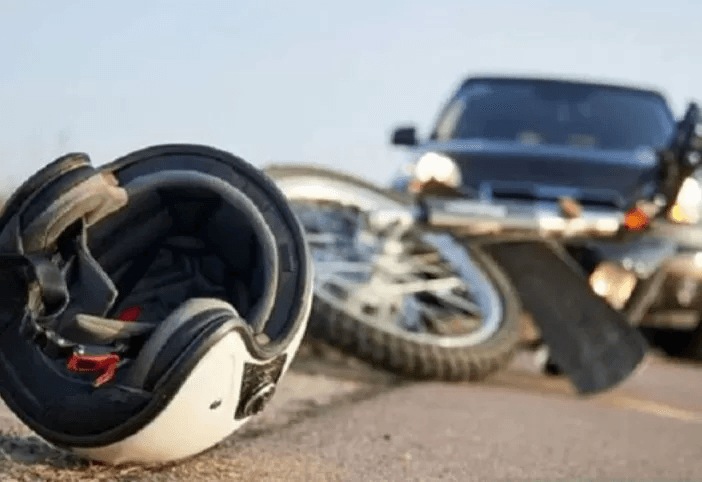 Cekcok di Jalan Berujung Maut! Mobil Pikap Seruduk 2 Pemotor, 1 Tewas, 1 Luka Berat - Image