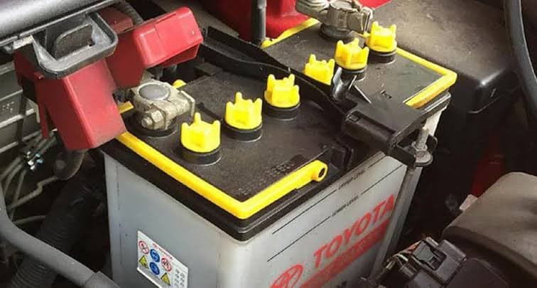 Ilustrasi aki mobil. - Image