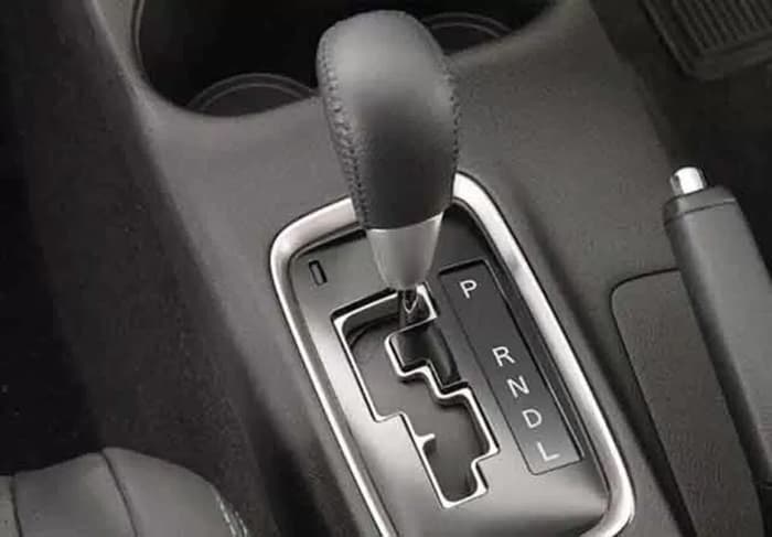 Tuas transmisi mobil matic. - Image