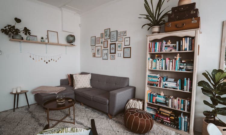 Tips dan Trik Menata Barang di Rumah Minimalis, Pilih Perabotan dan Gunakan Penyimpanan Tersembunyi - Image