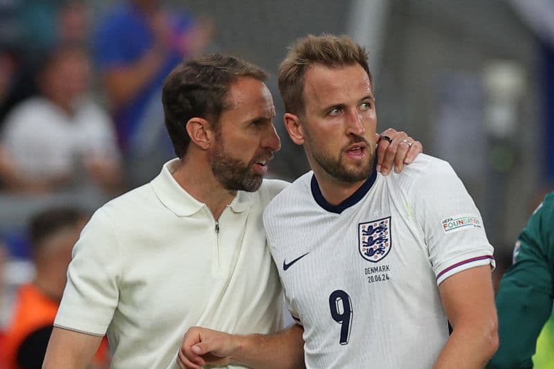 Pelatih Inggris Gareth Southgate bersama striker Harry Kane pada laga Inggris vs Denmark di Frankfurt Arena, 20 Juni 2024. ANTARA/AFP/ADRIAN DENNIS - Image