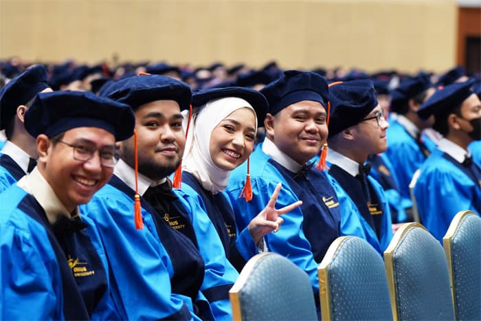 BINUS Online secara resmi telah mem-Wisuda sebanyak 1.355 Wisudawan yang berasal dari berbagai daerah di Indonesia hingga luar negeri.  (Istimewa) - Image
