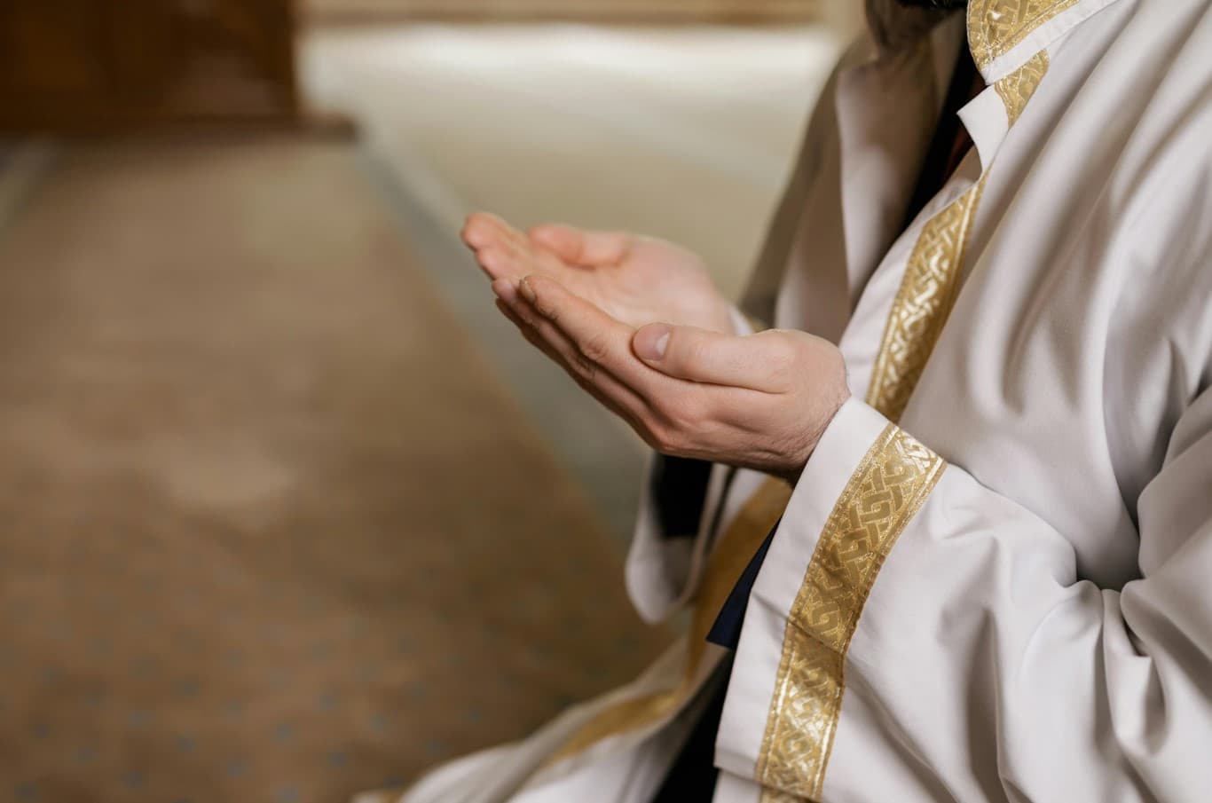 Ilustrasi seorang muslim sedang berdoa agar tak mudah lupa. - Image