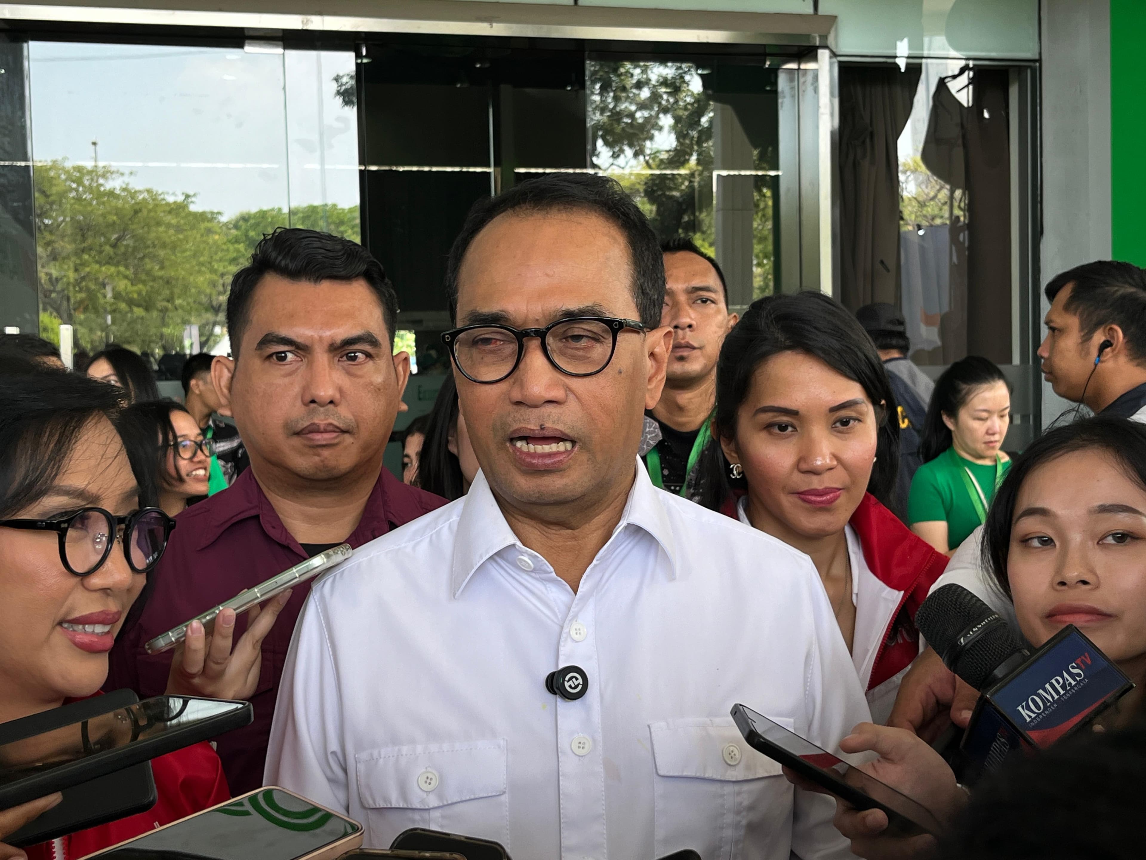 Dinilai Banyak Tahu Proyek Kereta, KPK Butuh Keterangan Mantan Menhub Budi Karya untuk Buat Terang Perkara Korupsi di DJKA - Image