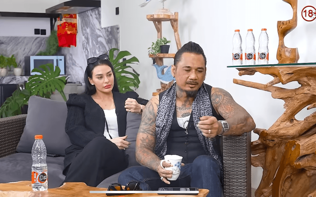 Jerinx dan Nora Alexandra dalam podcast Denny Sumargo. (YouTube Curhat Bang Denny Sumargo) - Image