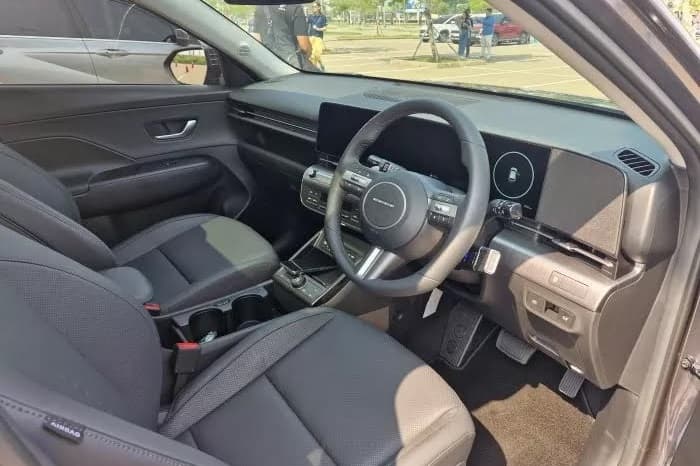 Ilustrasi kabin mobil. (Rian Alfianto/JawaPos.com) - Image