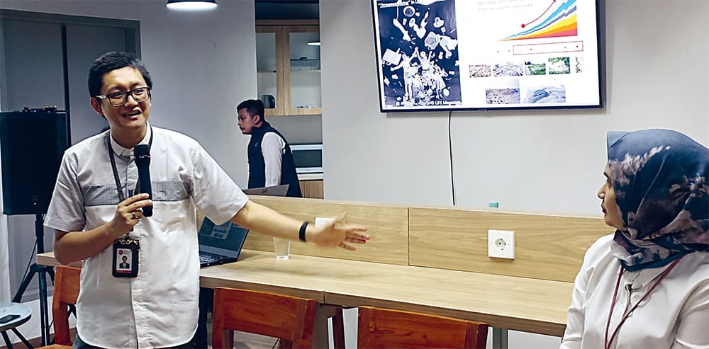 Muhammad Reza Cordova, Profesor Riset Termuda di BRIN Yang Fokus pada Mikroplastik di Laut - Image