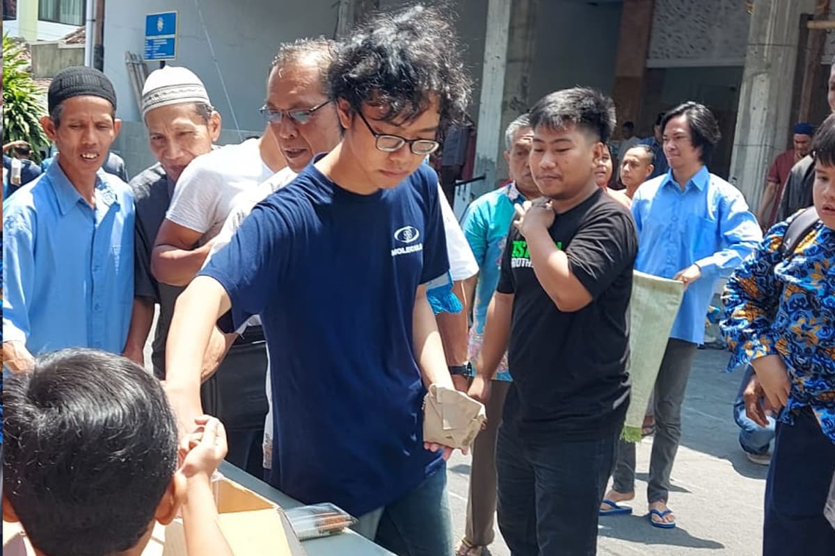 HUT ke-73, Divhumas Polri Berbagi Jumat Berkah hingga ke Jogjakarta - Image