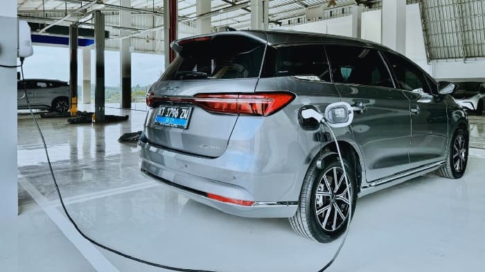 Haka Auto terus perbanyak fasilitas SPKLU di diler maupun di luar diler. - Image