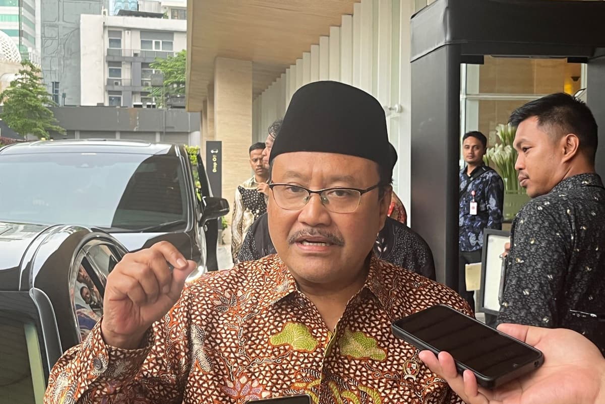 Menteri Sosial (Mensos), Saifullah Yusuf alias Gus Ipul, dalam Konferensi Pers Rapat Penyelarasan Kebijakan Pengentasan Kemiskinan. (Nurul Fitriana/JawaPos.com) - Image