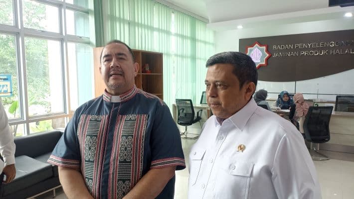 Bertemu Babe Haikal Sambil Santap Nasi Uduk, Pendeta Gilbert Tegaskan Halal Bukan Islamisasi - Image