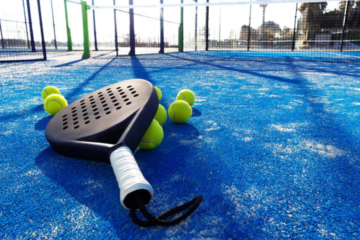 Ilustrasi padel, olahraga raket yang mulai digemari di Indonesia. (Istockphoto) - Image