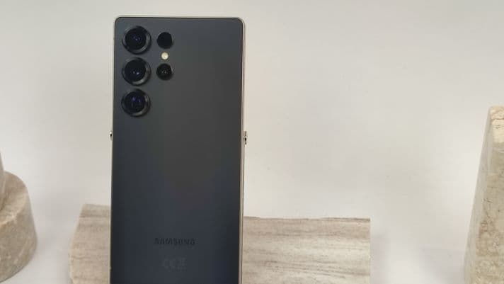 Samsung S25 Ultra. (JawaPos.com/Nanda Prayoga) - Image