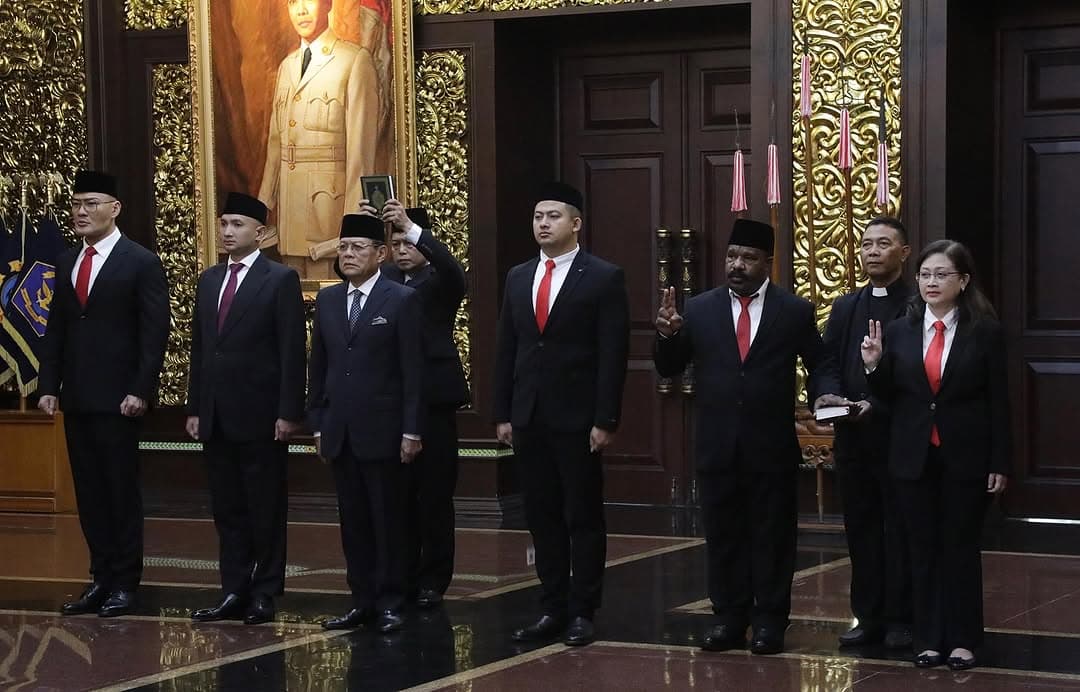 Menhan Sjafrie Sjamsoeddin melantik enam staf khusus di Kantor Kemenhan pada Selasa (11/2). (Instagram: Sjafrie Sjamsoeddin) - Image