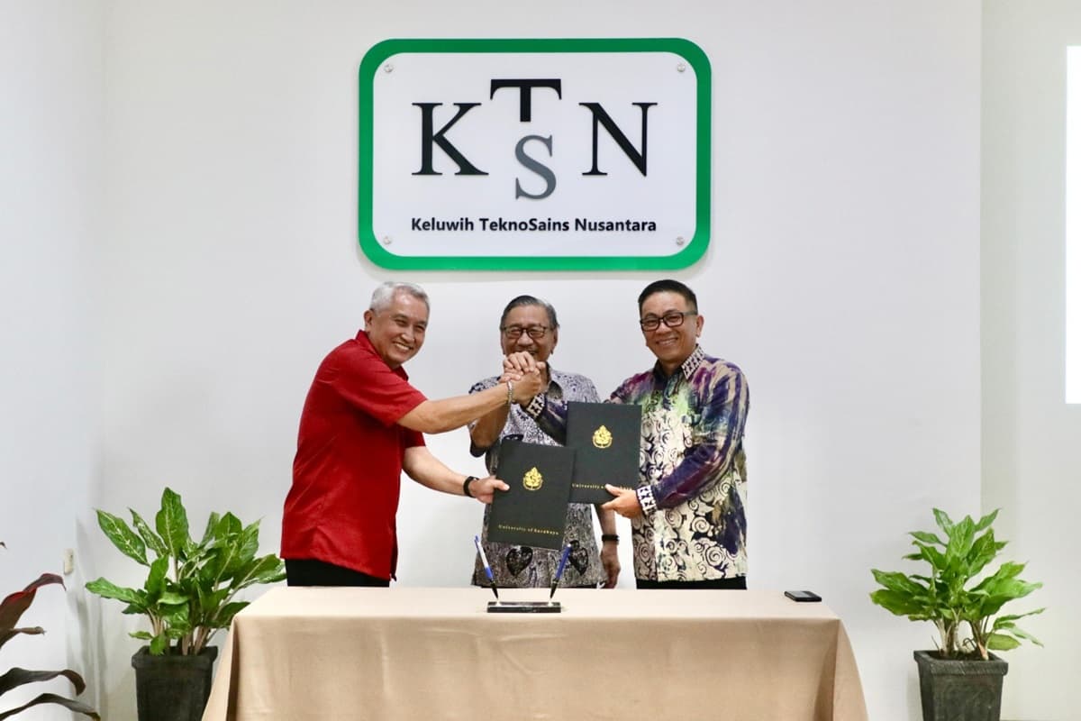 Peresmian PT Keluwih TeknoSains Nusantara (PT KTN) sebagai entitas bisnis yang akan memperkuat kolaborasi antara kampus dan industri.&nbsp;(Humas Ubaya) - Image