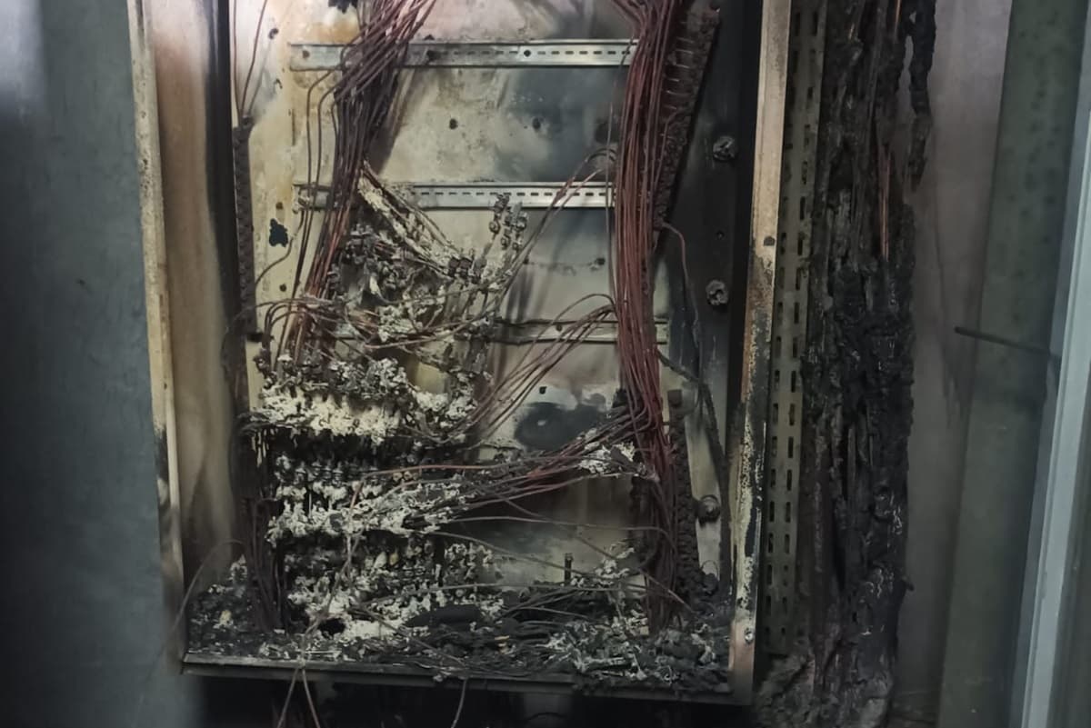 ILUSTRASI. Korsleting pada bagian panel listrik diduga jadi penyebab kebakaran kantor Gojek Blok M. (Istimewa) - Image