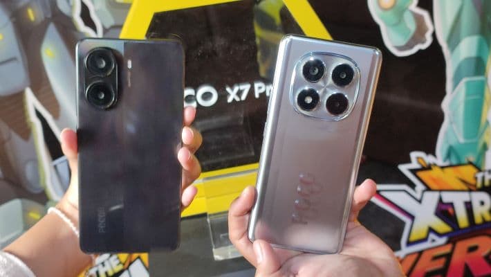 Poco X7 5G (kanan) dan Poco X7 Pro 5G (kiri). (Nanda Prayoga/JawaPos.com) - Image