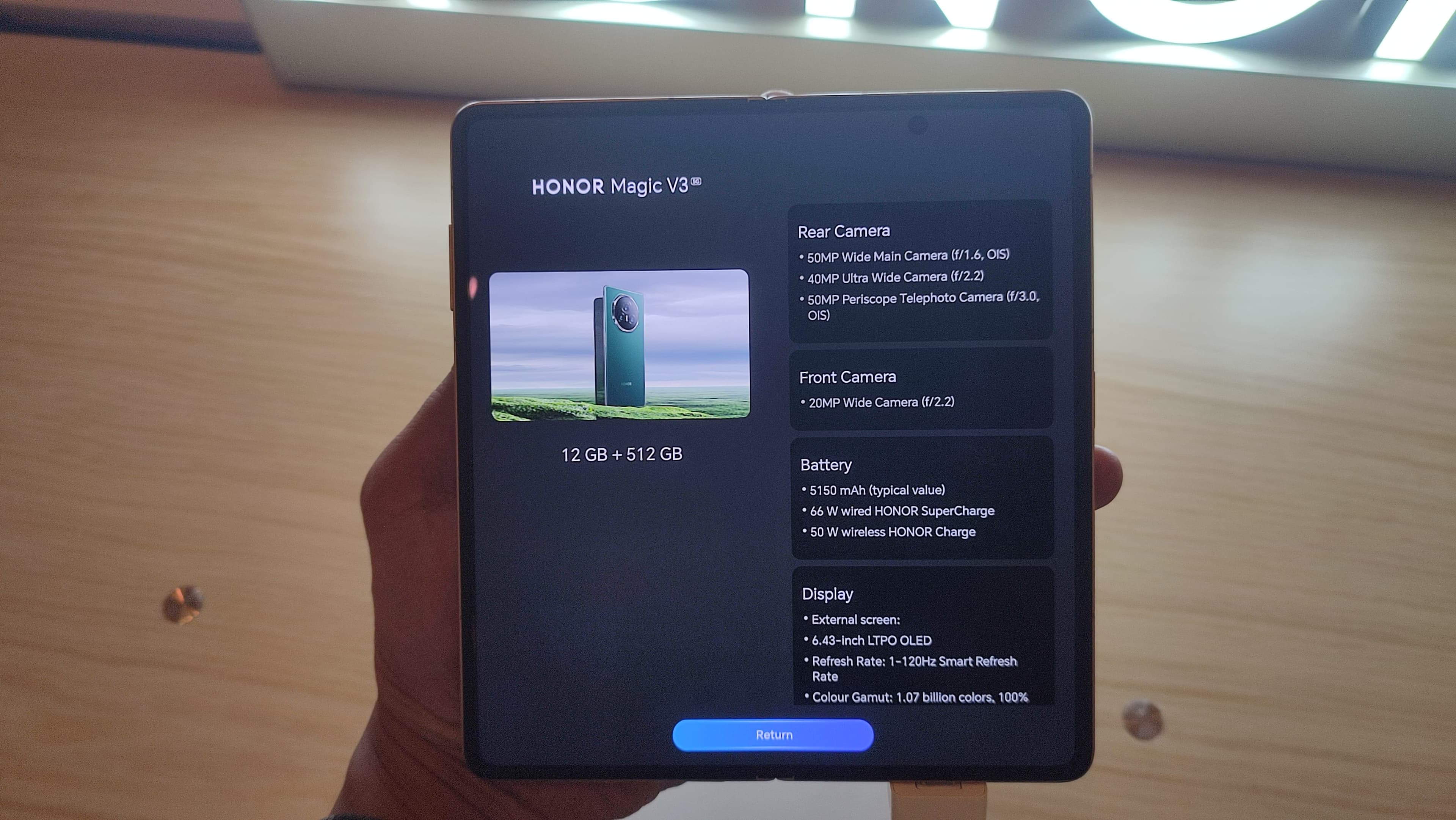 Perangkat smartphone lipat Honor Magic V3. (Nanda Prayoga/JawaPos.com) - Image
