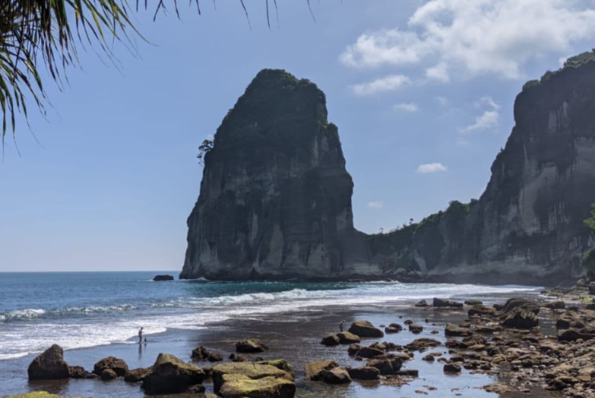 Liburan Serasa di Film Moana, 10 Pantai Pasir Putih di Pacitan yang Wajib Dikunjungi saat Lebaran Bersama Keluarga - Image