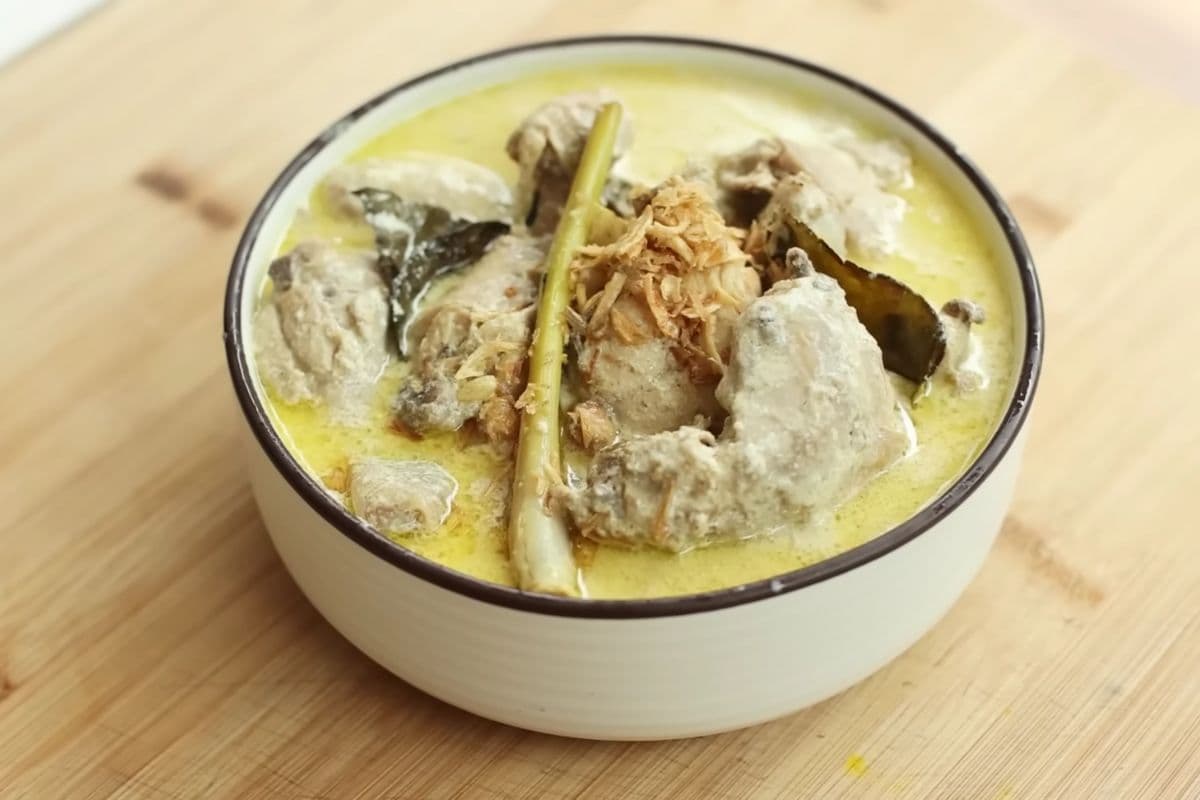 Opor ayam susu (Dok. YouTube Devinna Hermawan) - Image