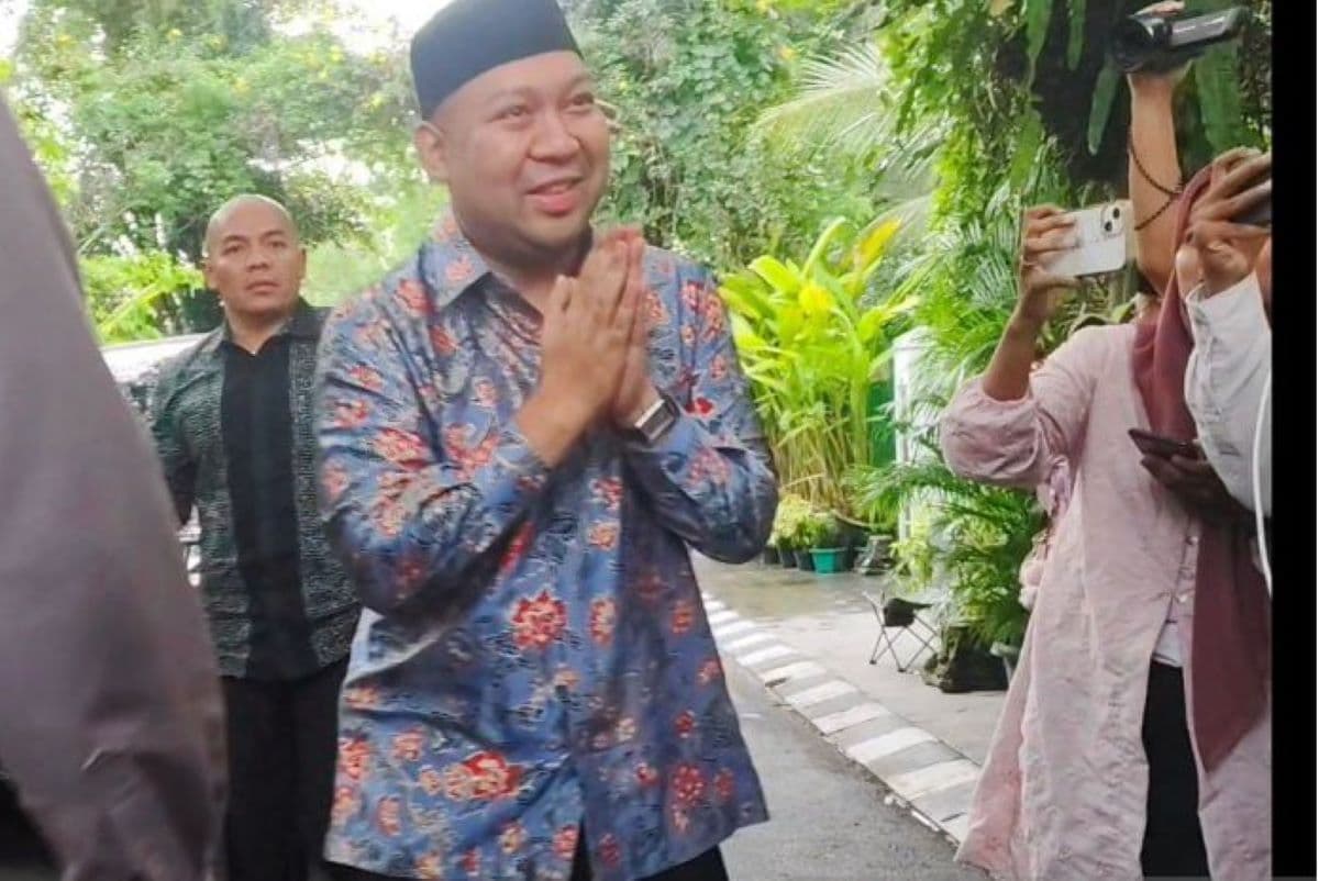 Didit Prabowo mengunjungi kediaman Jokowi di Solo, Senin (31/3). (Aris Wasita/Antara) - Image