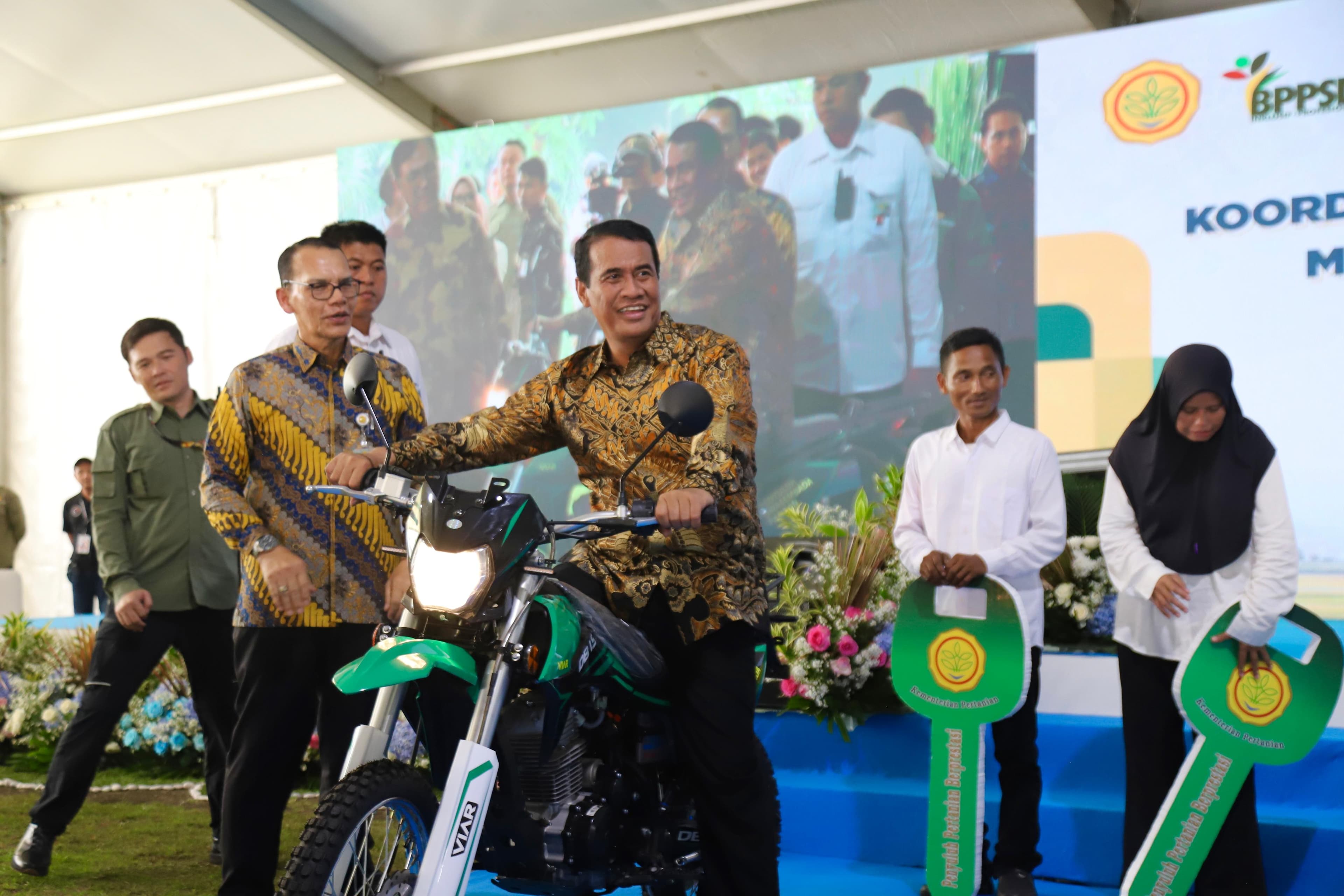 Kementan Ambil Tanggung Jawab Demi Capai Swasembadan Pangan, Penyuluh Pertanian Tidak Lagi di Bawah Pemda - Image