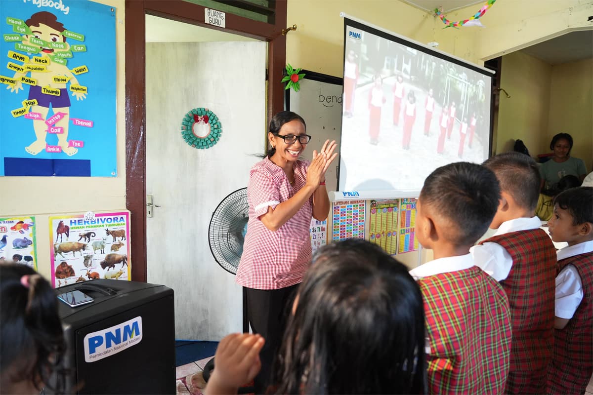 Cerita Guru TK di Pulau Saparua Mampu Pertahankan Sekolah Berkat PNM - Image