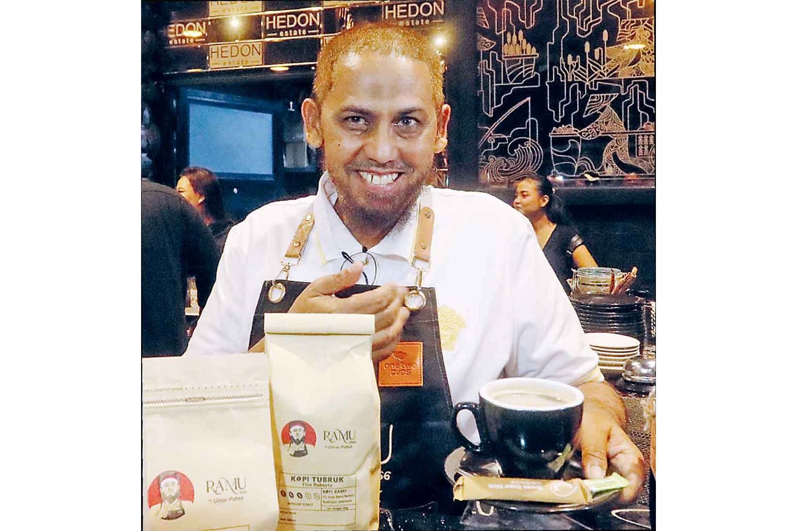 Umar Patek kini menekuni usaha Kopi Ramu. (Ramadhoni Cahya/Jawa Pos) - Image