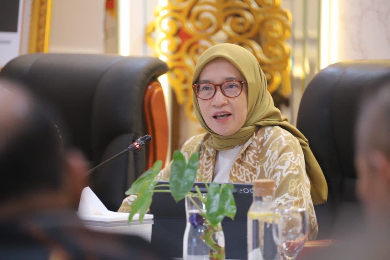 Menteri Rini Widyantini Usul PTNBH Bisa Rekrut Dosen secara Mandiri - Image