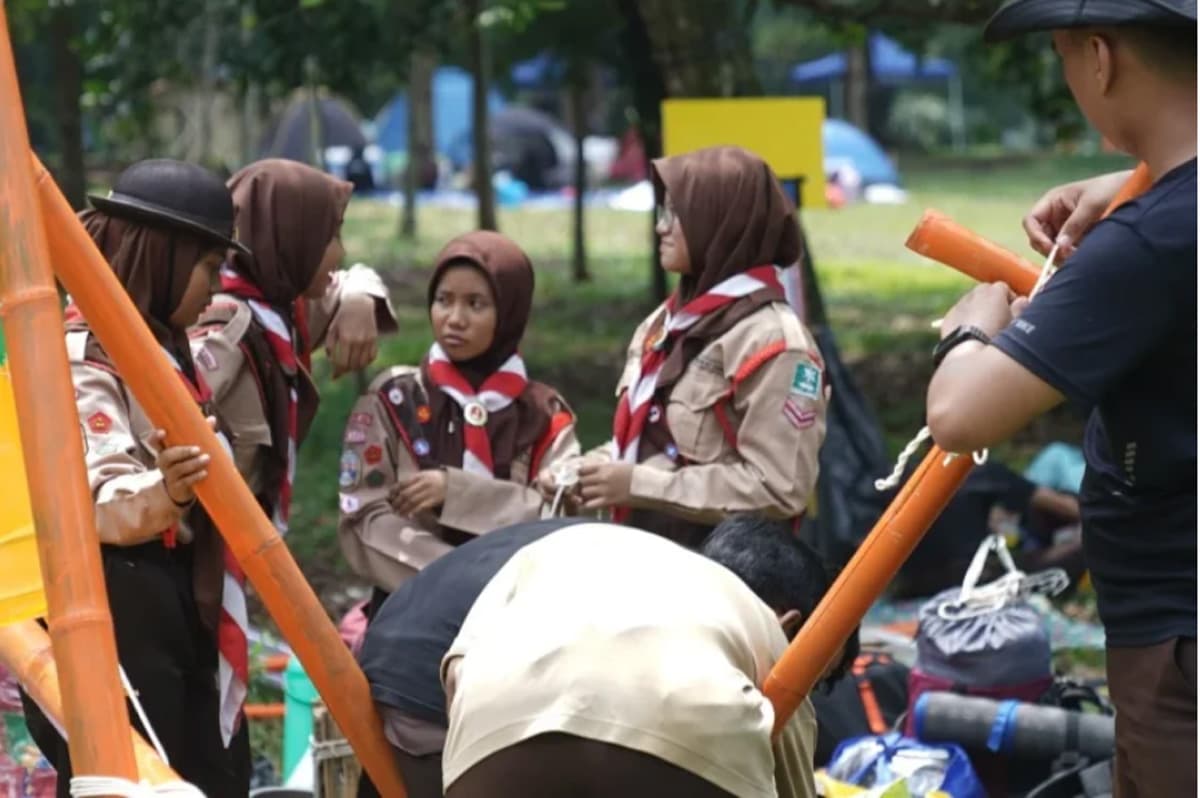 Ilustrasi siswa putri sebuah Madrasah tengah bersiap melakukan kemah bersama. (Antara) - Image