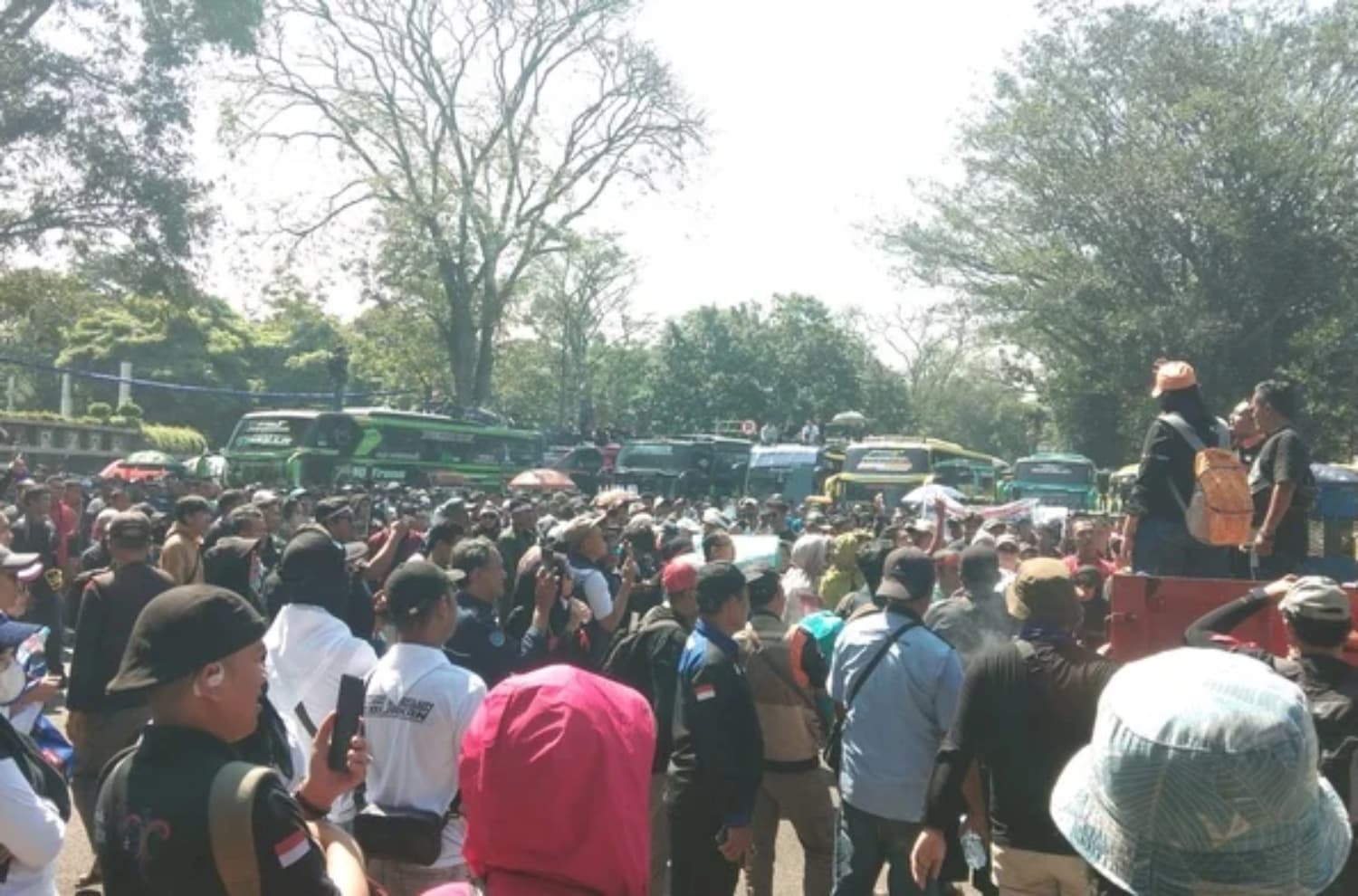 Dedi Mulyadi Tanggapi Demonstrasi Pelaku Jasa Pariwisata di Depan Gedung Sate Bandung: Makin Jelas Study Tour itu Piknik - Image