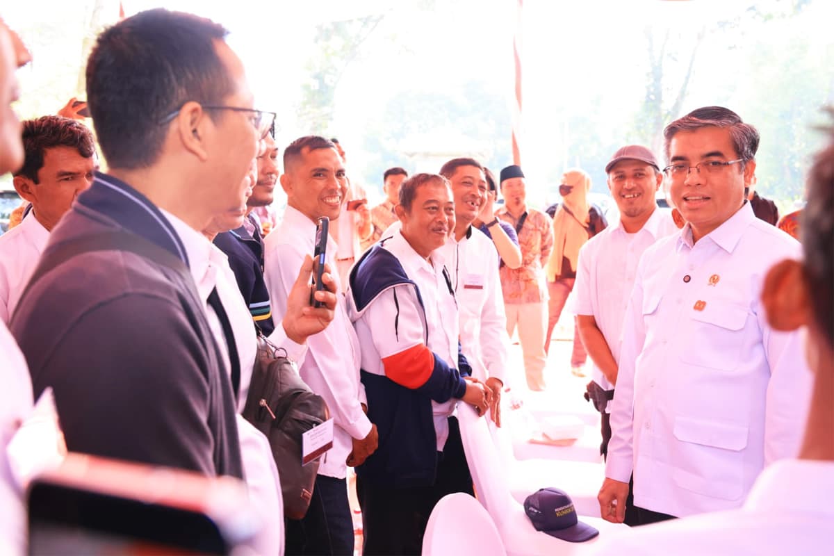 Menaker Yassierli di acara Program Peduli PHK yang digagas Kemnaker dengan Sampoerna di Sampoerna Entrepreneurship Training Center (SETC) Pasuruan, Jawa Timur, Jumat (8/8/2025)/(Istimewa). - Image