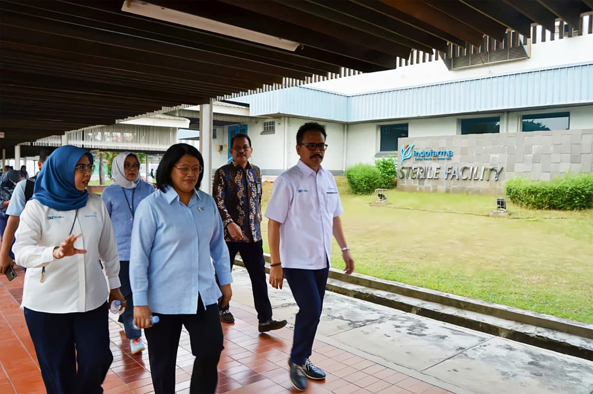 Dirjen Farmalkes Kemenkes Kunjungi Pabrik Indofarma Pastikan Ketersediaan Pasokan Obat-obatan - Image