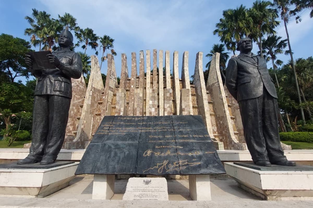 Menapaki Sejarah Pegangsaan Timur 56: TKP Bung Karno Bacakan Proklamasi yang kini jadi Taman Proklamasi - Image