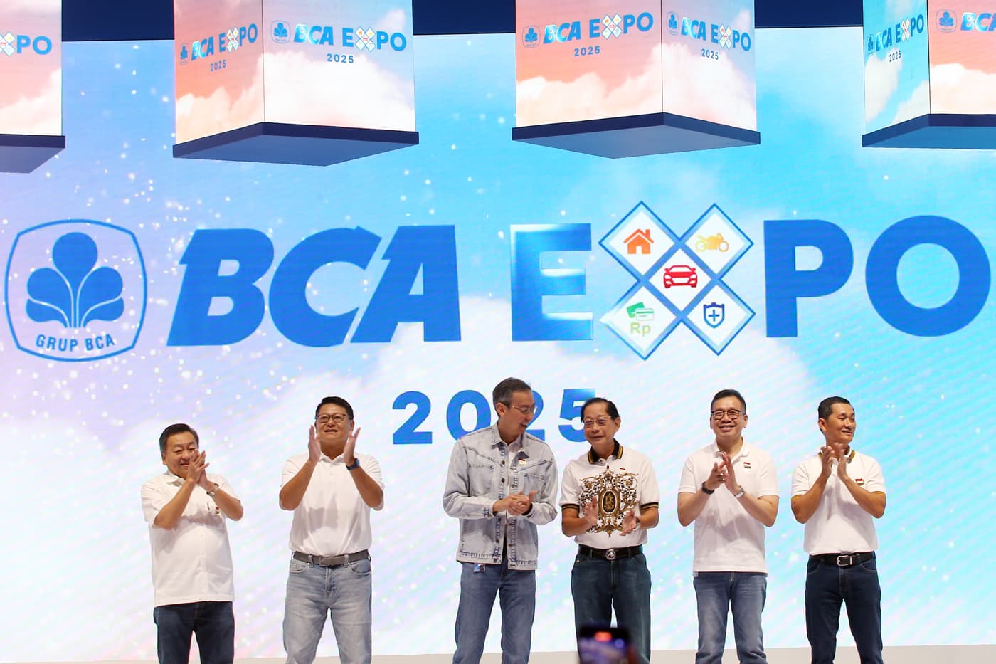 Dari kiri  Direktur BCA Santoso Liem, Wakil Presiden Direktur BCA John Kosasih, Presiden Direktur BCA Hendra Lembong, Presiden Komisaris BCA Jahja Setiaatmadja, Direktur BCA Haryanto Budiman, Ketua Panitia BCA Expo 2025 sekaligus EVP Consumer Loan BCA Wel - Image