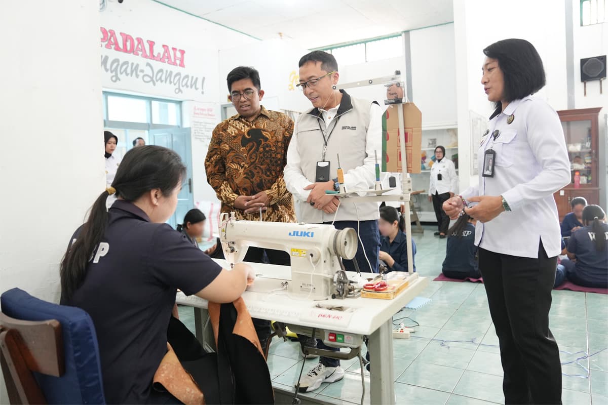 PT Pelindo Terminal Petikemas (SPTP) menggelar Program Pelita Warna yang mengusung tema &ldquo;Pekan Sadar Hukum dan Kemandirian&rdquo; di Lapas Perempuan Kelas IIA Malang pada 25-29 Agustus 2025. (Istimewa). - Image
