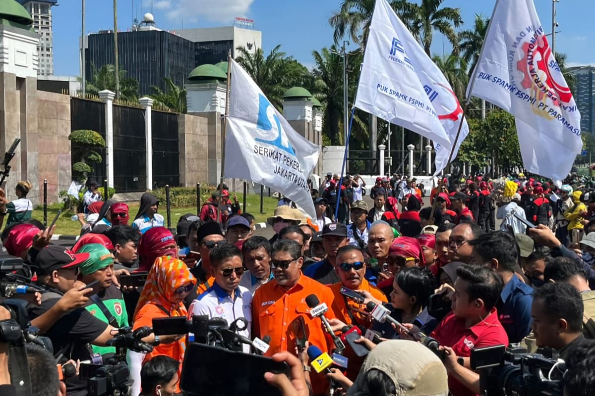 Suarakan 6 Tuntutan di Depan Gedung DPR, Said Iqbal Janji Demo Buruh Hari ini Berjalan Tertib Tak Anarkis - Image