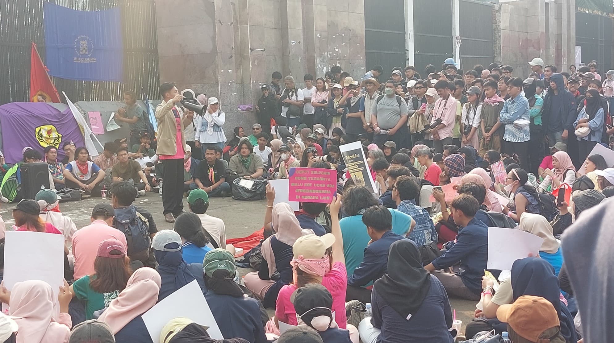 Respons Tuntutan 17+8, DPR Resmi Hapus Tunjangan Perumahan hingga Moratorium Kunker ke Luar Negeri - Image