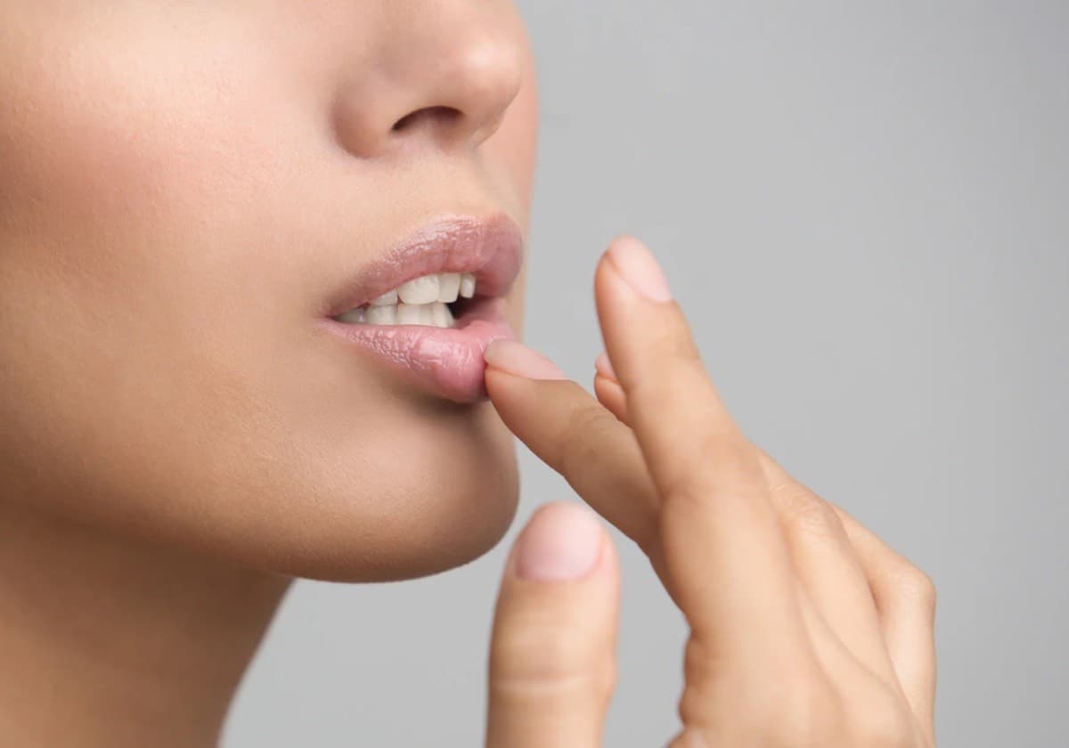 7 Bahan Alami Ini Bisa Bantu Atasi Bibir Kering, Bisa Dicoba Sendiri di Rumah - Image
