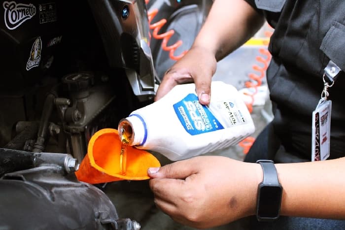PanaOil dan ITS Gelar Servis Gratis di Surabaya Libatkan Dosen dan Mahasiswa Sebagai Mekanik - Image
