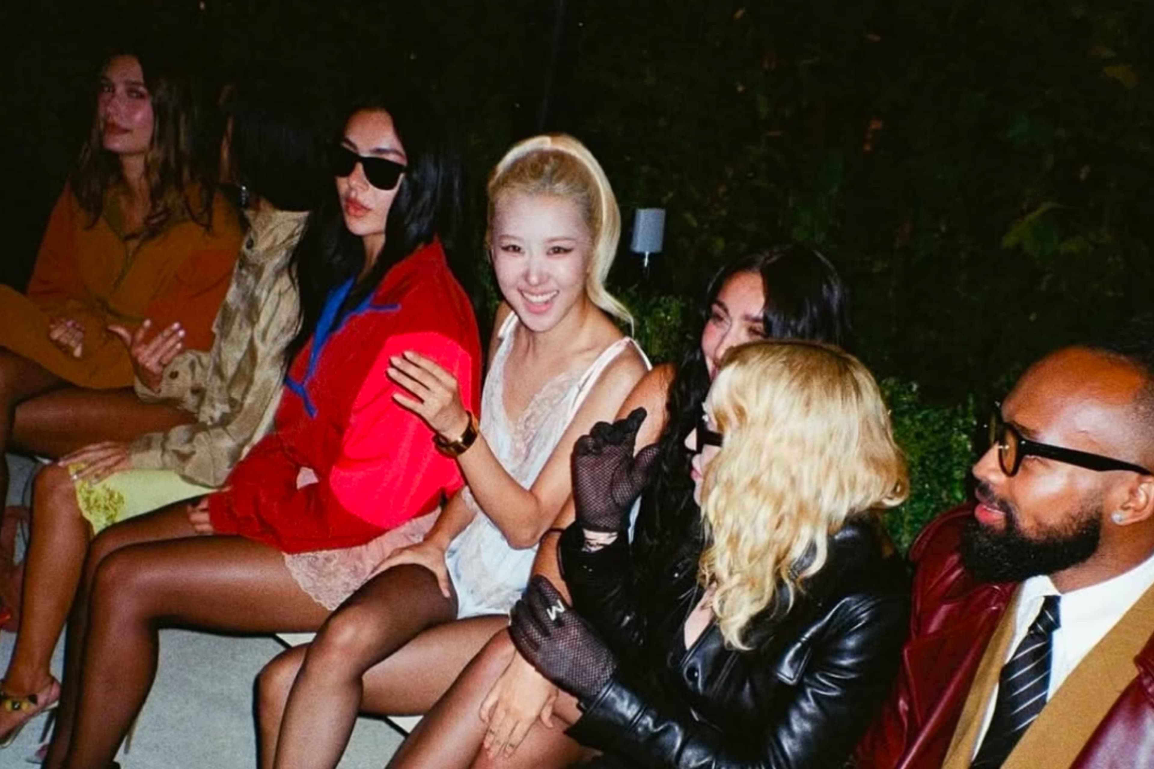 Unggahan Madonna Buka Fakta Soal Posisi Duduk Rosé BLACKPINK di ‘Saint Laurent Show’ Usai Kontroversi - Image
