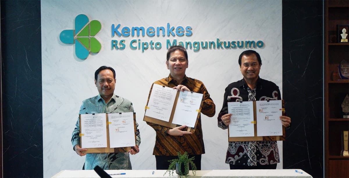 Penandatanganan keja sama PT Kimia Farma Tbk, RSCM Jakarta dan RSHS Bandung terkait pengembangan Stem Cell. (Istimewa) - Image