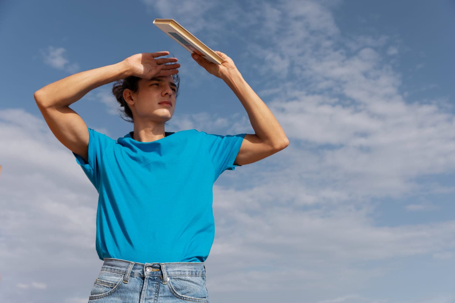 ilustrasi orang yang kepanasan. (freepik) - Image